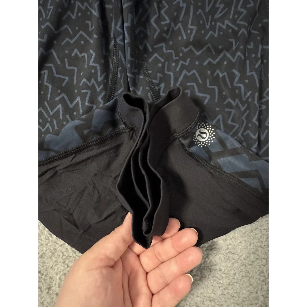 LULULEMON Size 6 Black Gray Stretch Animal Leggings RUN TOP SPEED‎ Crops